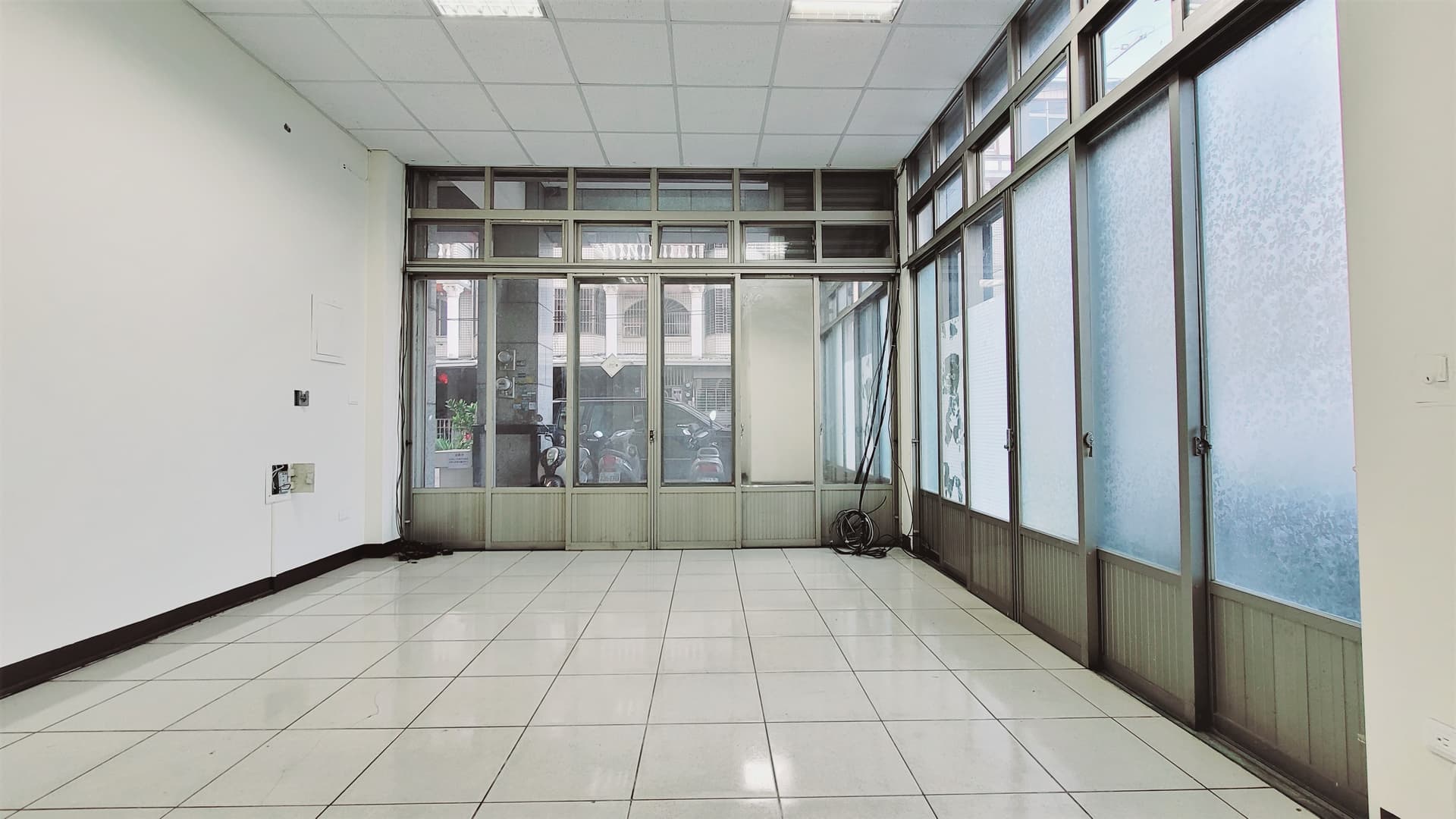 Nhà phố căn góc 5PN mặt tiền rộng 4 chỗ đậu xe - Gần THCS Đàm Tú - Đàm Tử